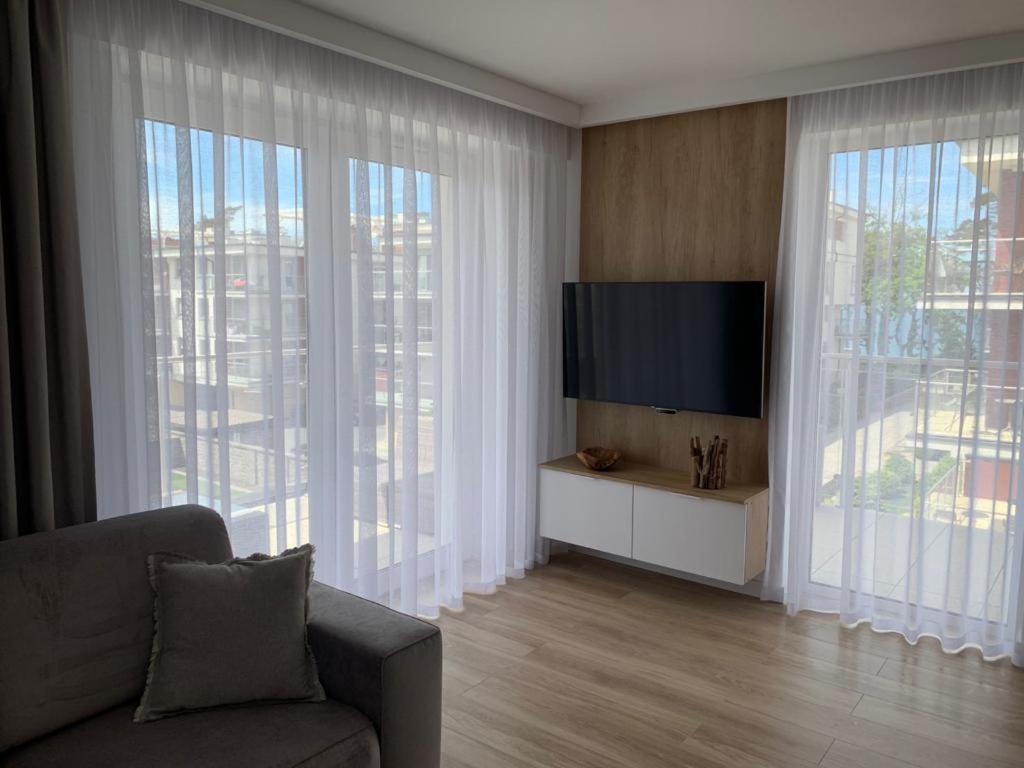 Apartament Nadmorski Z Basenem Klifowa Реваль Экстерьер фото