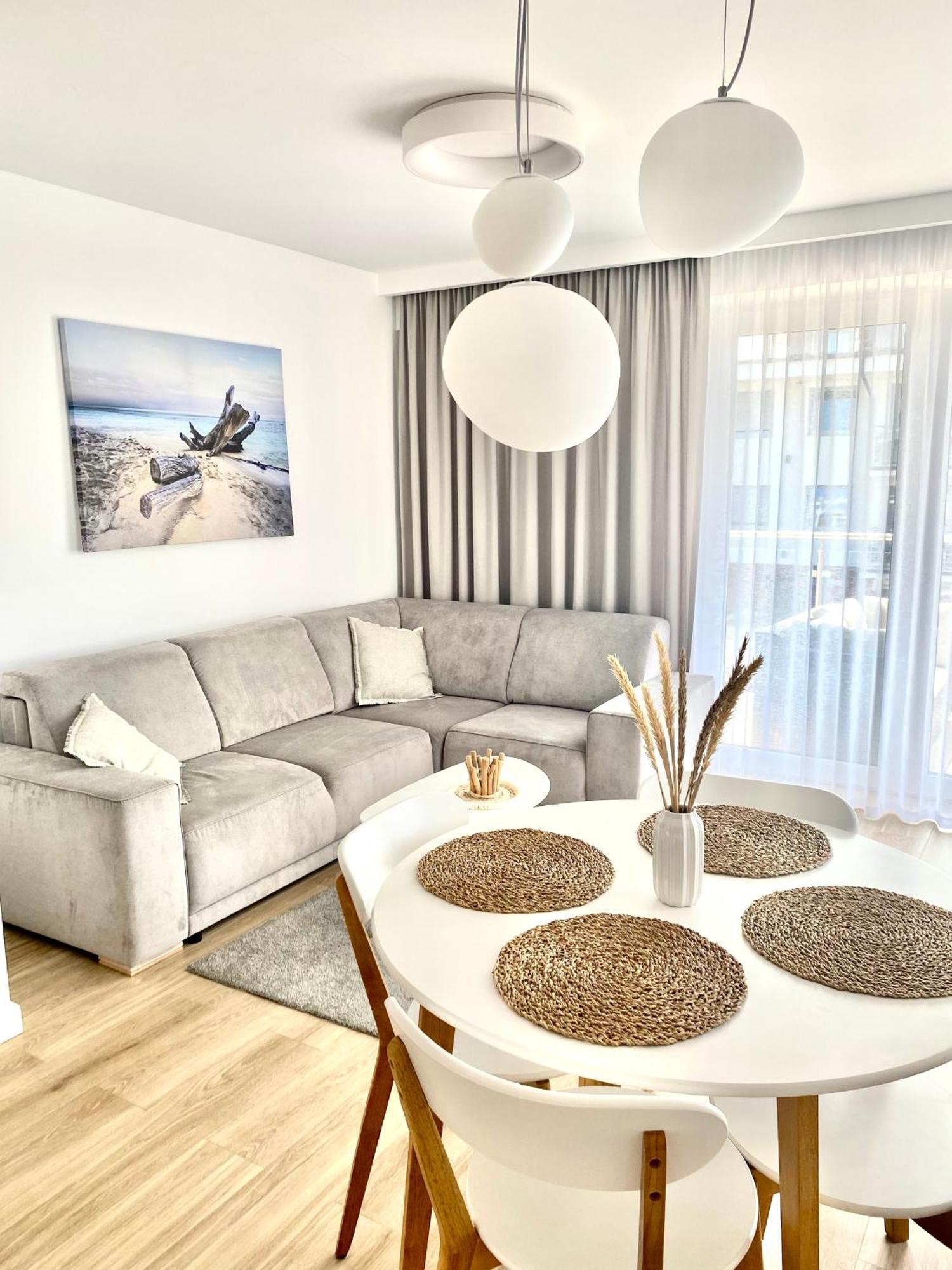 Apartament Nadmorski Z Basenem Klifowa Реваль Экстерьер фото
